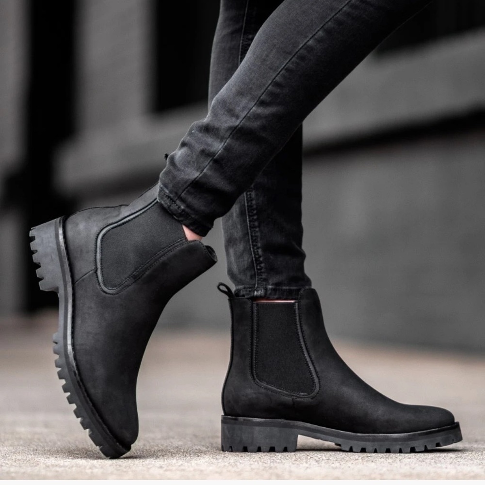 Thursday boots the legend women’s Chelsea boots black leather size 9